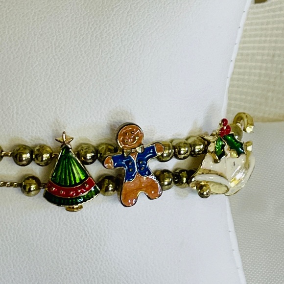 Avon Christmas Sliding Enamel Charms Bracelet Gold Tone 7" Holly Gingerbread - Picture 4 of 8
